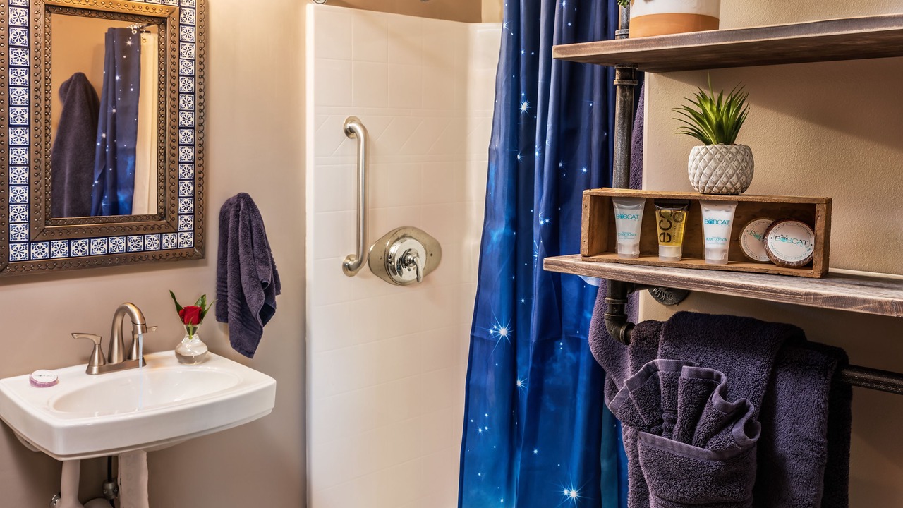 Photo of Bathroom in Canoncito