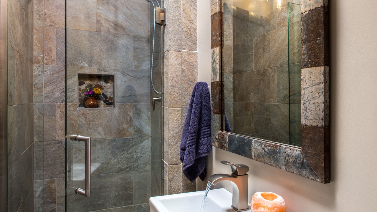 Photo of Bathroom in Canoncito