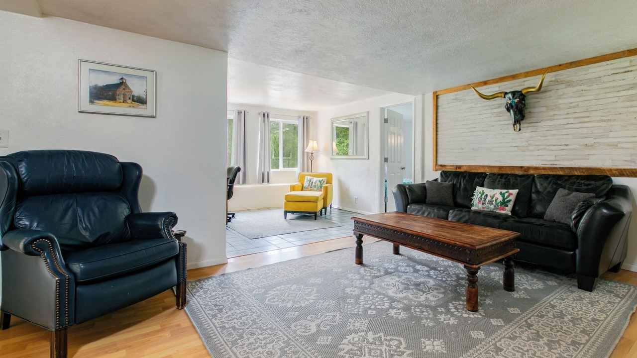 Photo of Livingroom in Embudo