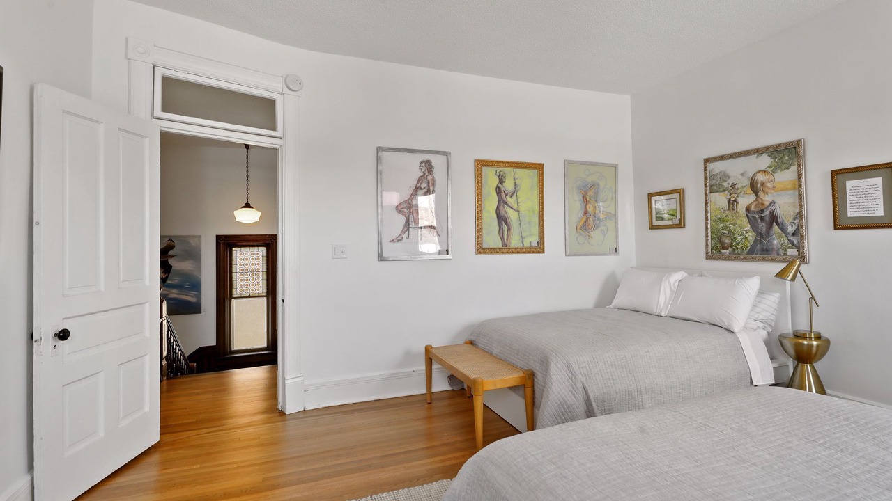Photo of Bedroom in Summit - University