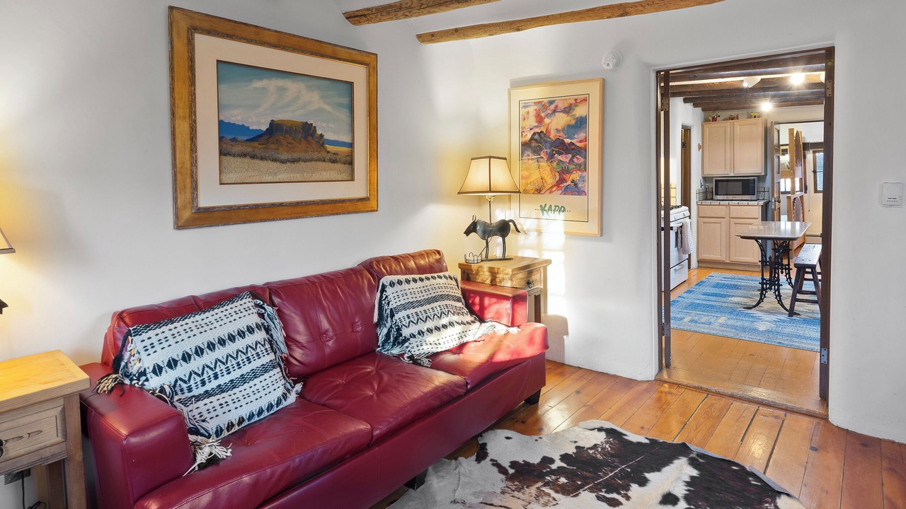 Photo of Livingroom in Historic Eastside