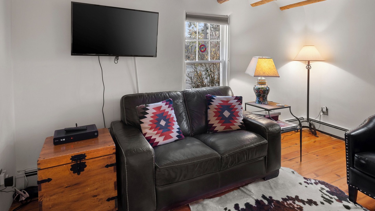 Photo of Livingroom in Historic Eastside