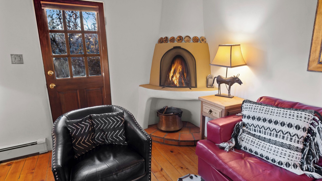 Photo of Livingroom in Historic Eastside