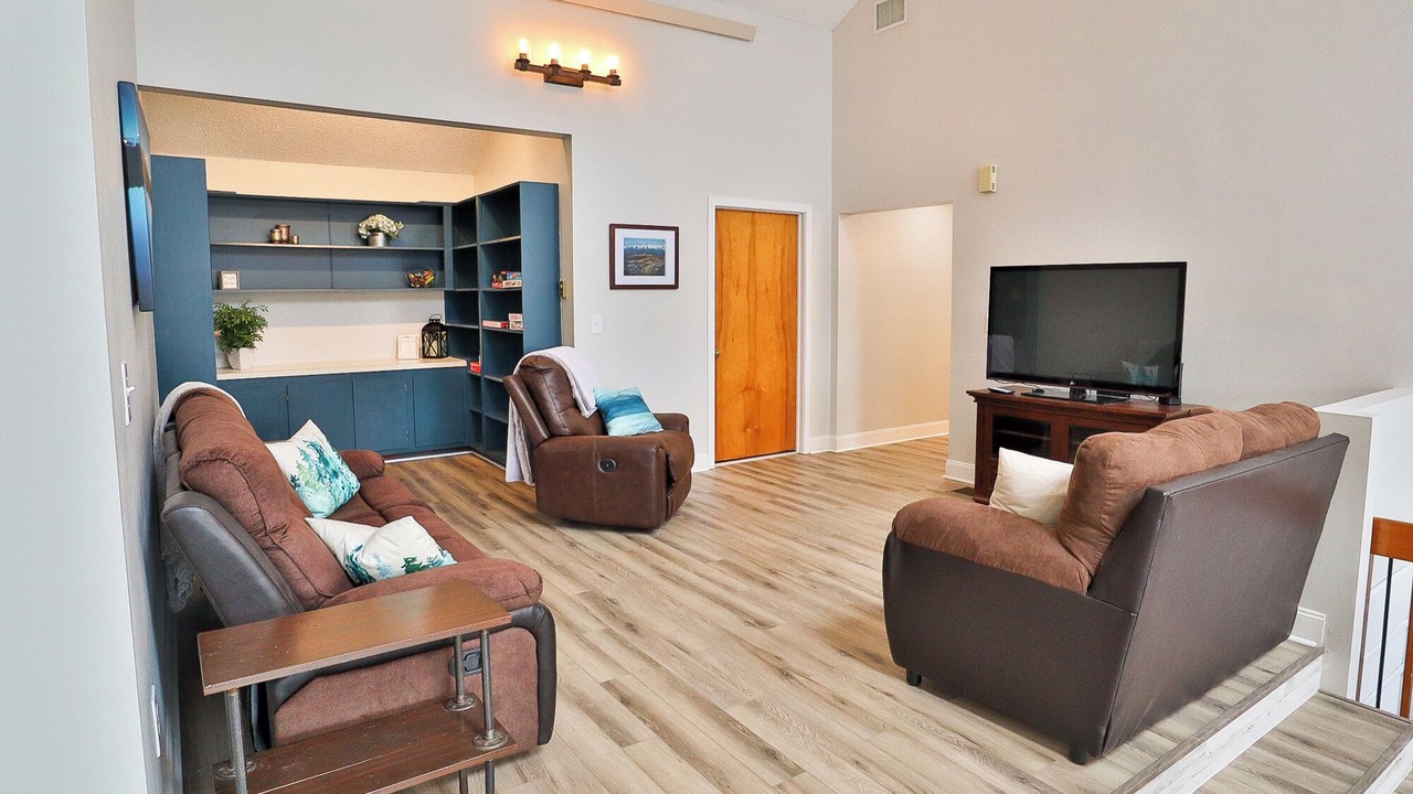 Photo of Livingroom in Queensbury