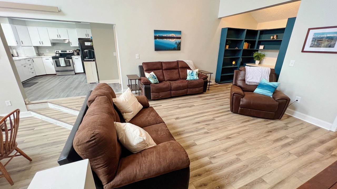 Photo of Livingroom in Queensbury