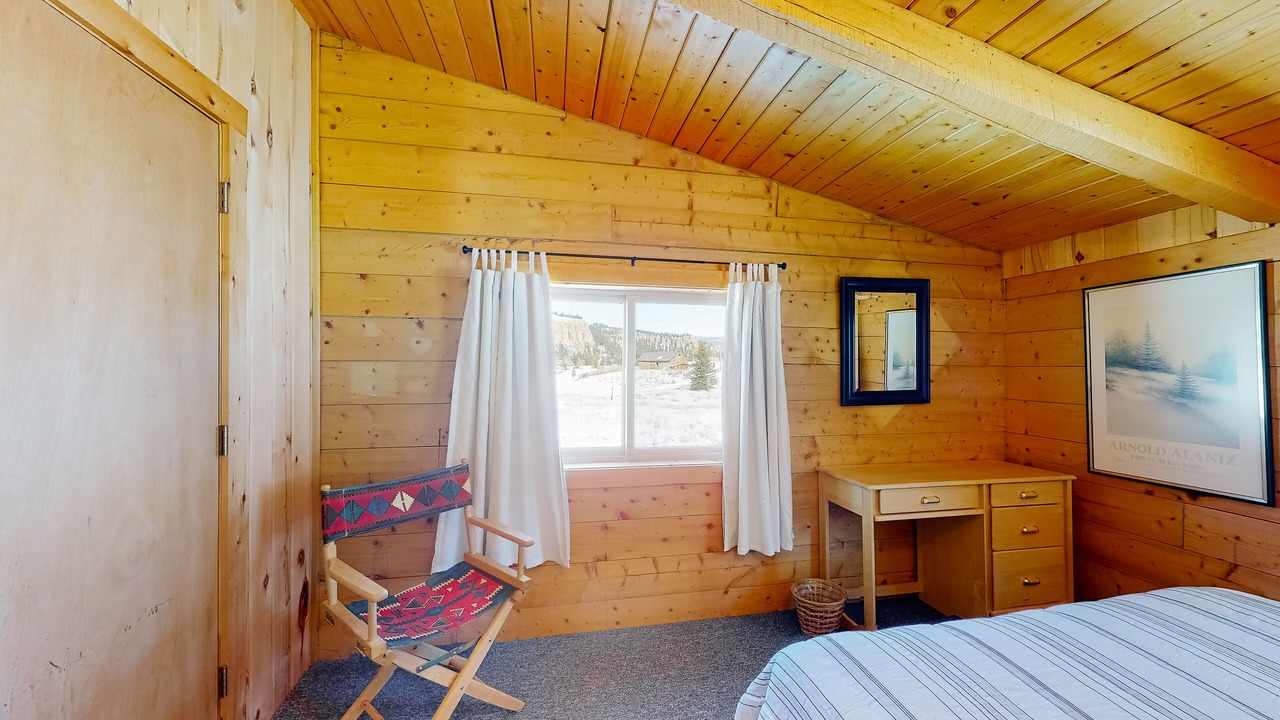 Photo of Bedroom in South Fork