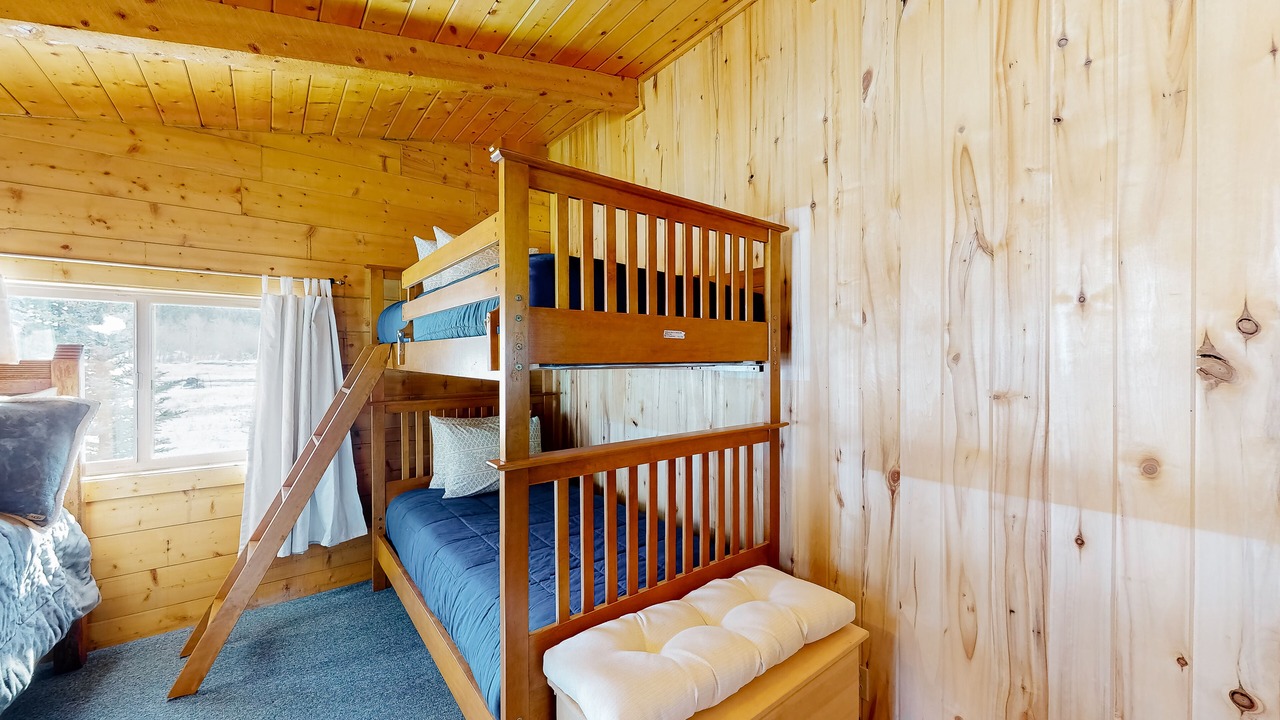 Photo of Bedroom in South Fork