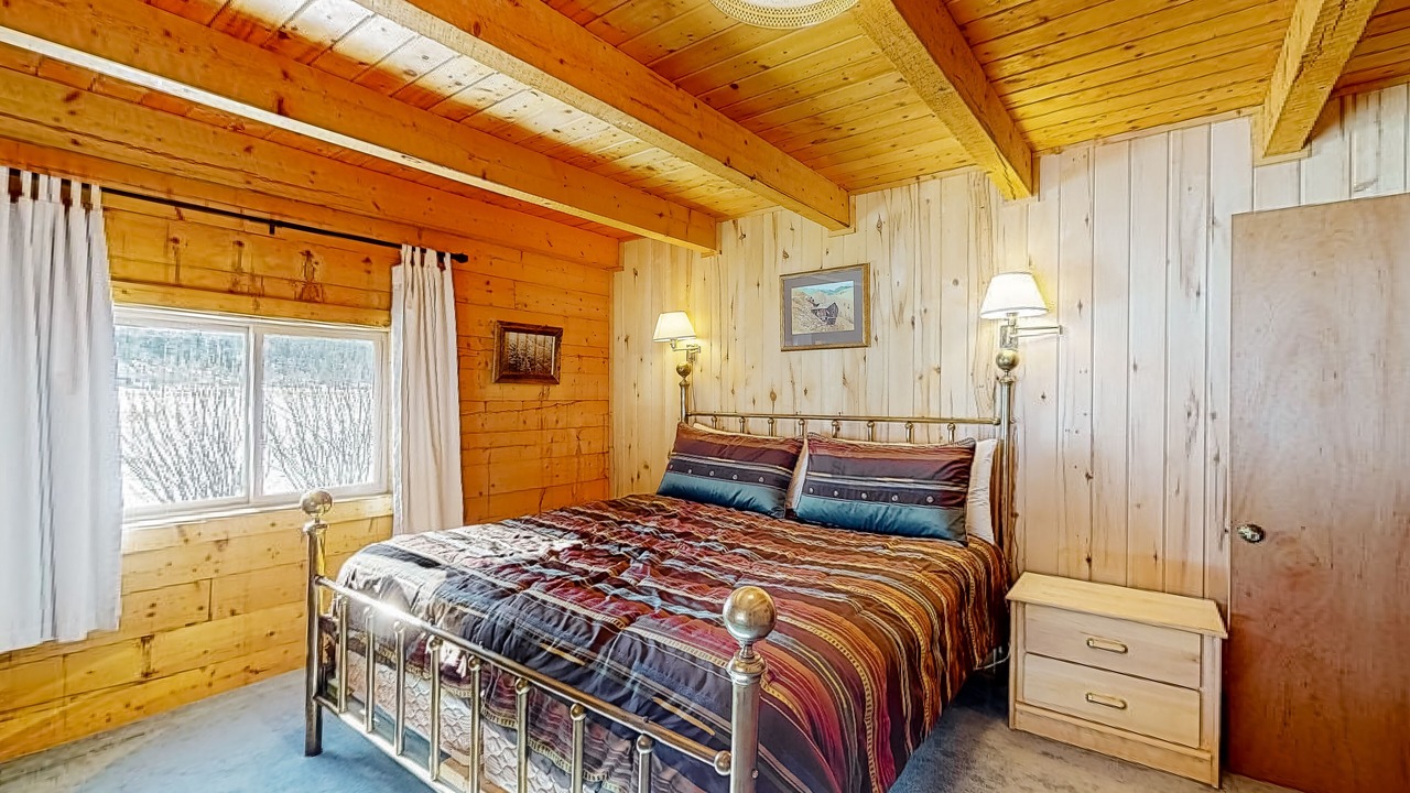 Photo of Bedroom in South Fork