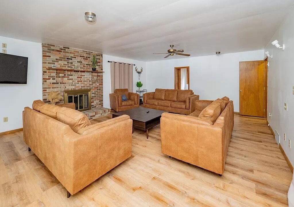 Photo of Livingroom in Delton