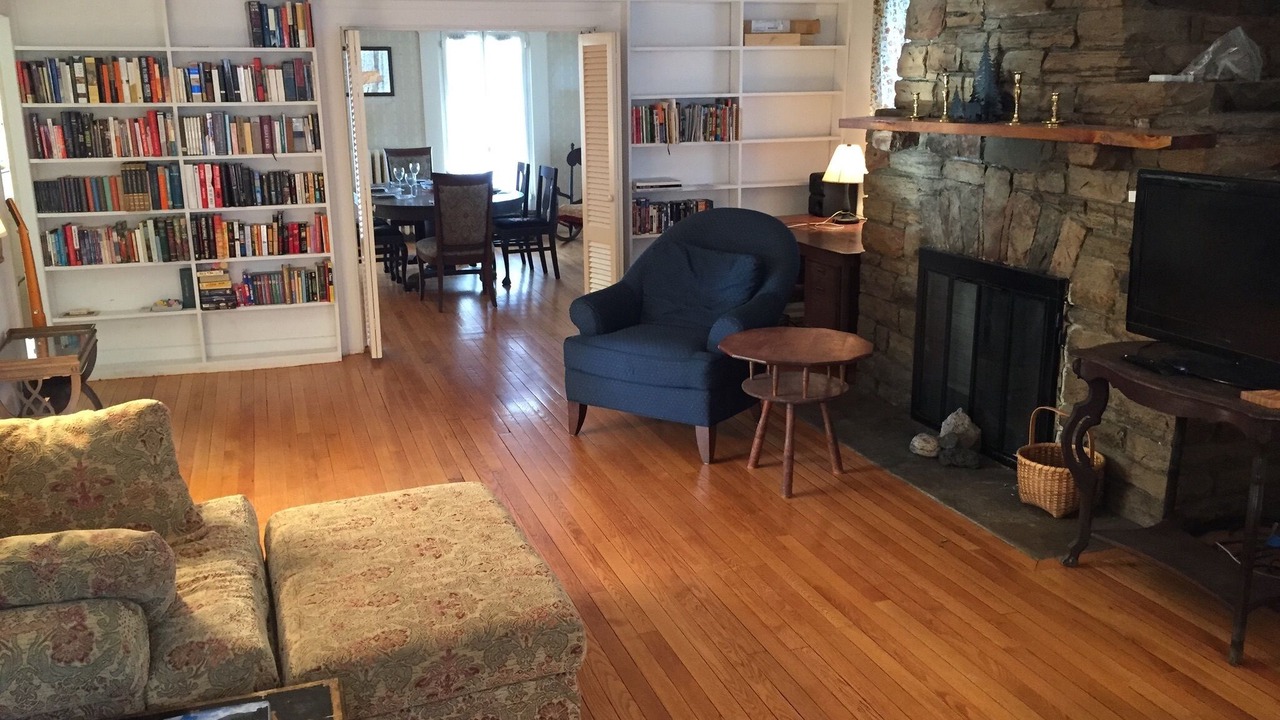 Photo of Livingroom in Elizabethtown