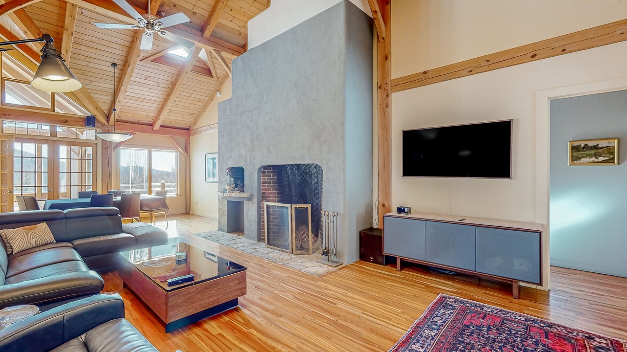 Photo of Livingroom in Underhill