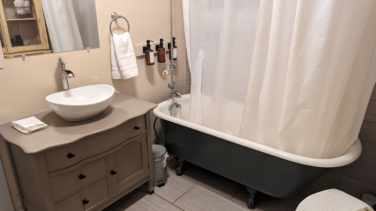 Photo of Bathroom in East Harriet