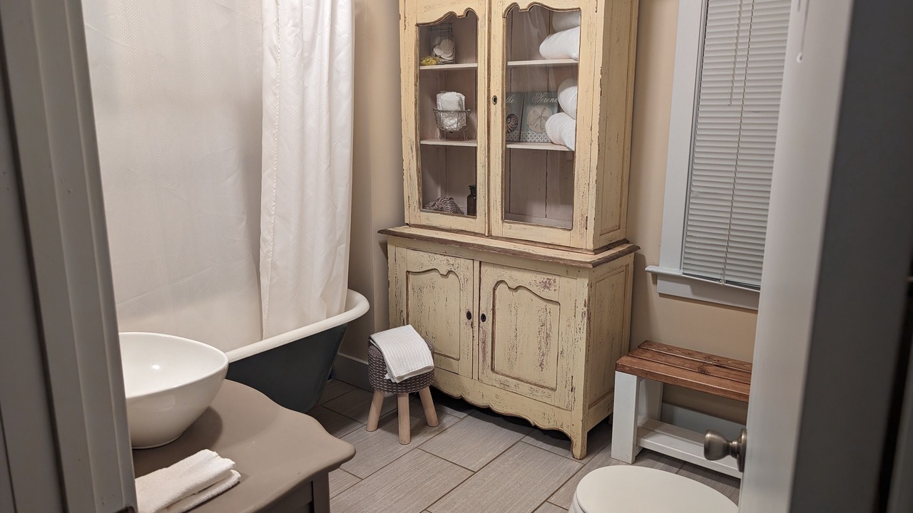 Photo of Bathroom in East Harriet