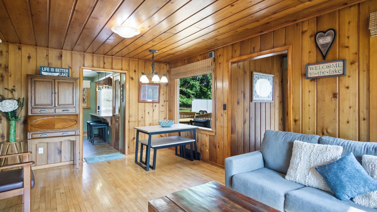 Photo of Bedroom in Jim Falls