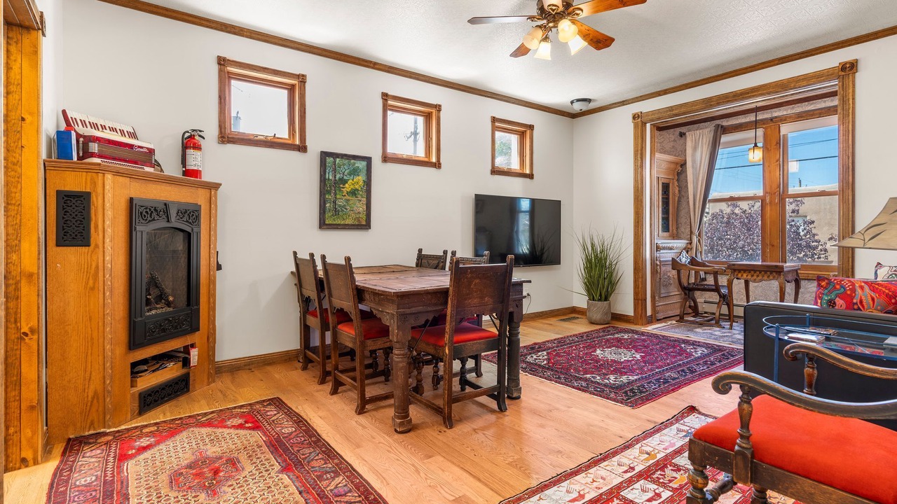 Photo of Livingroom in South Capitol