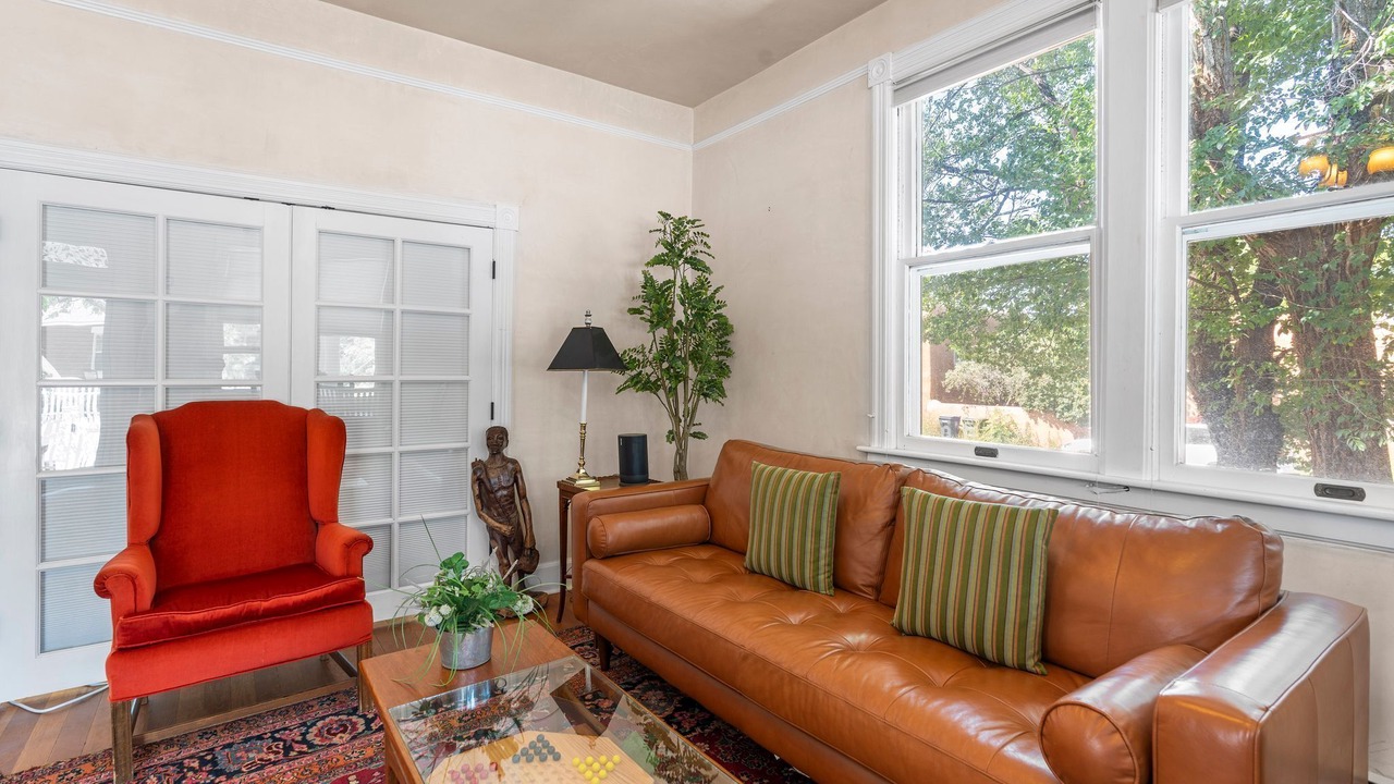 Photo of Livingroom in South Capitol