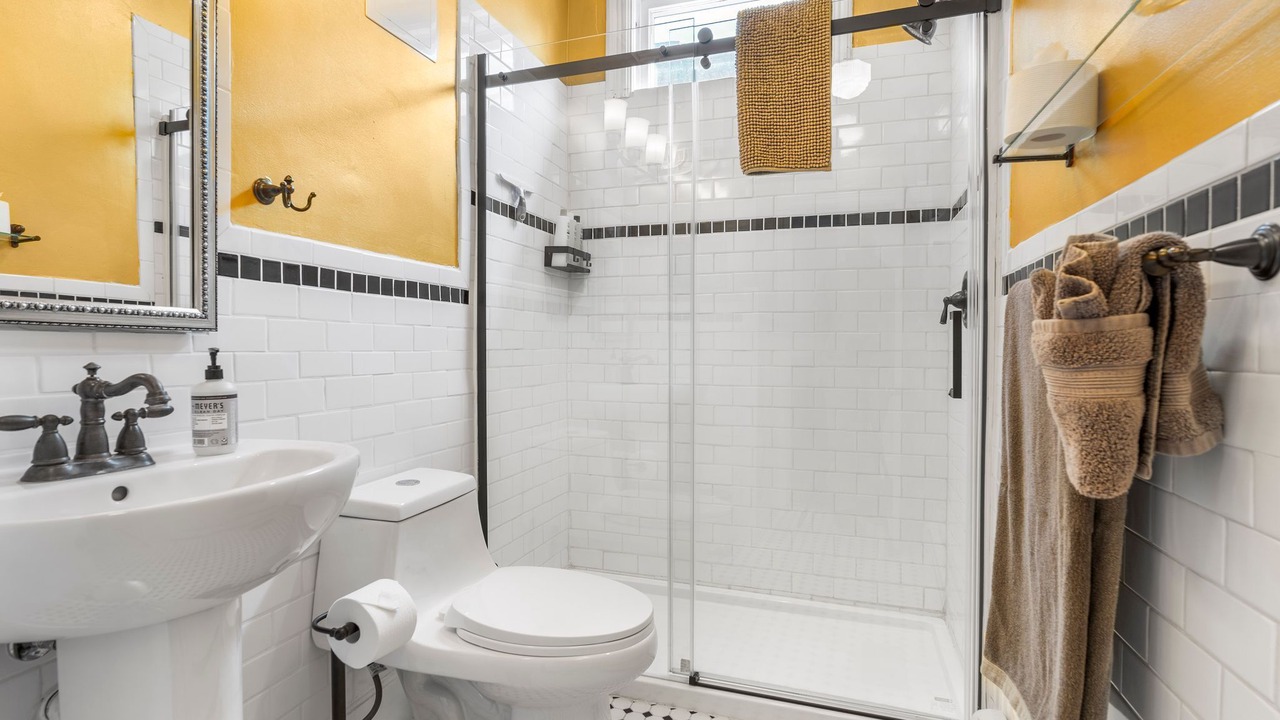 Photo of Bathroom in South Capitol