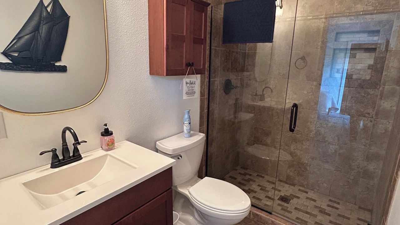Photo of Bathroom in Lakeview