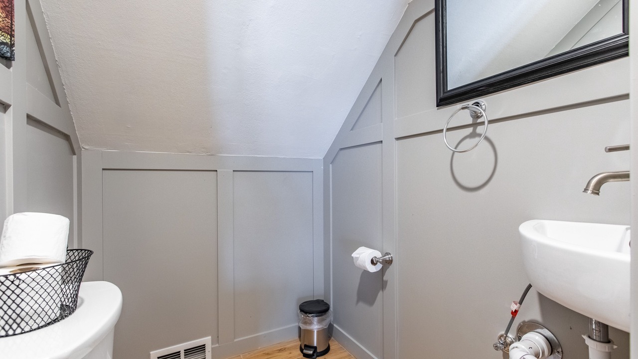 Photo of Bathroom in Kutzky Park