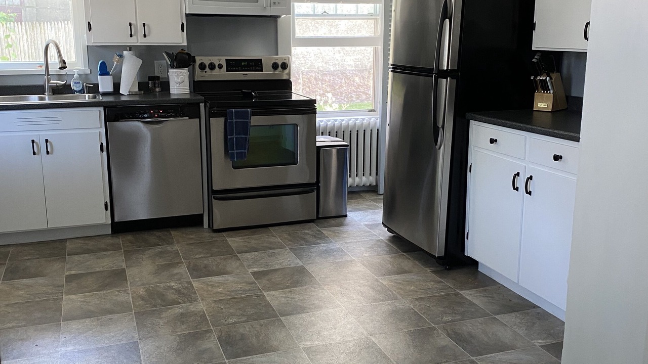 Photo of Kitchen in St. Albans Historic District