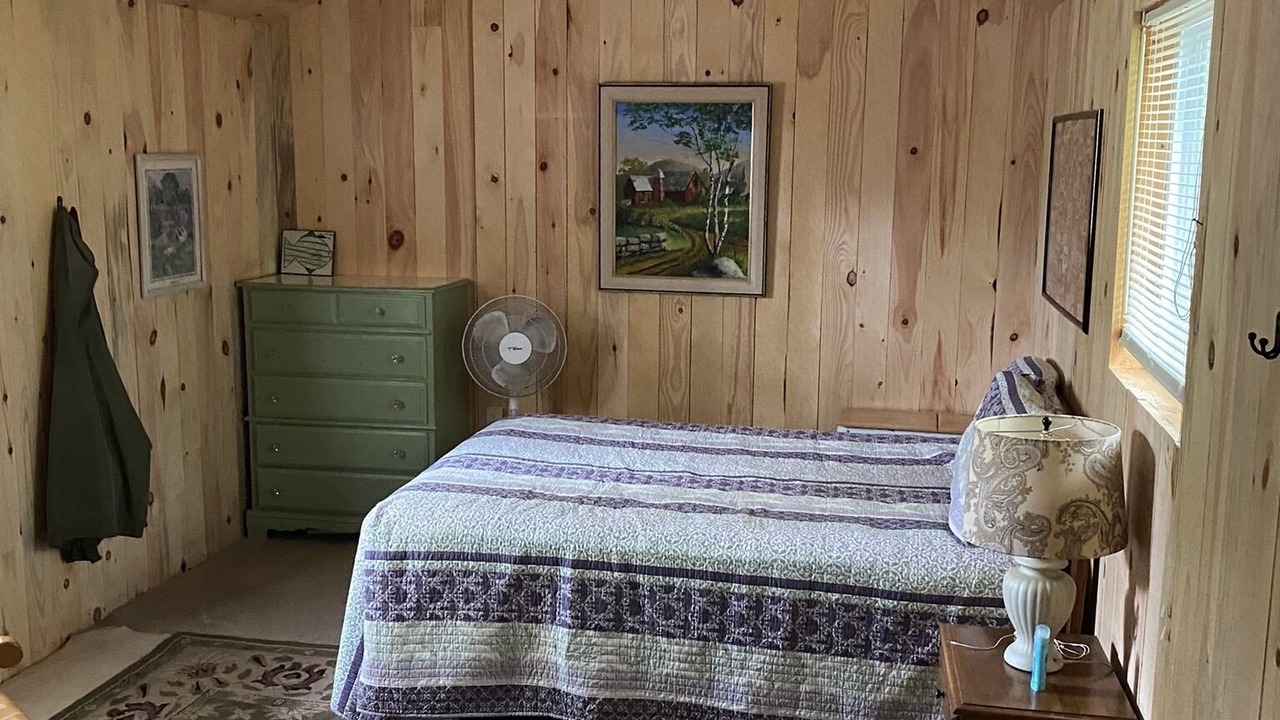 Photo of Bedroom in Brier Hill