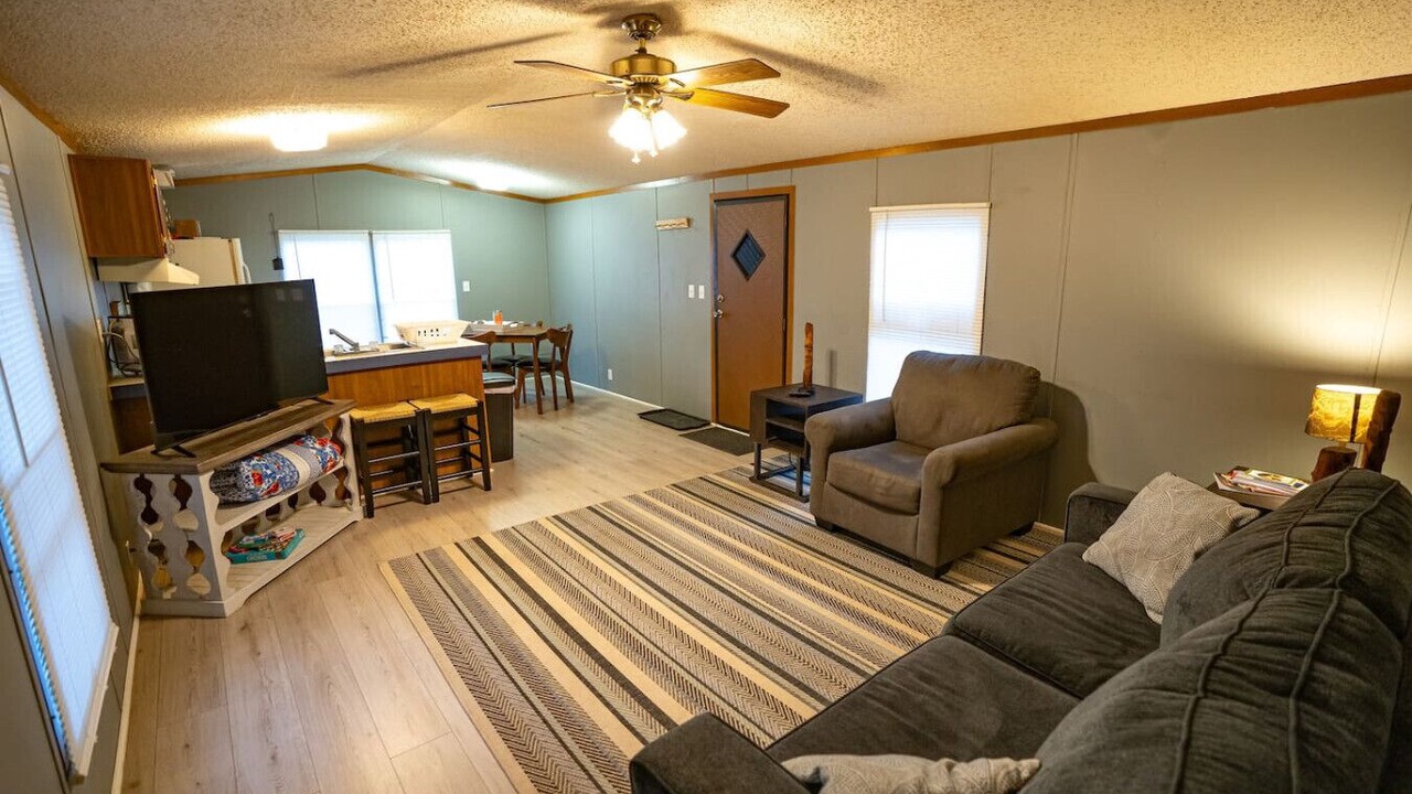 Photo of Livingroom in Red Jacket
