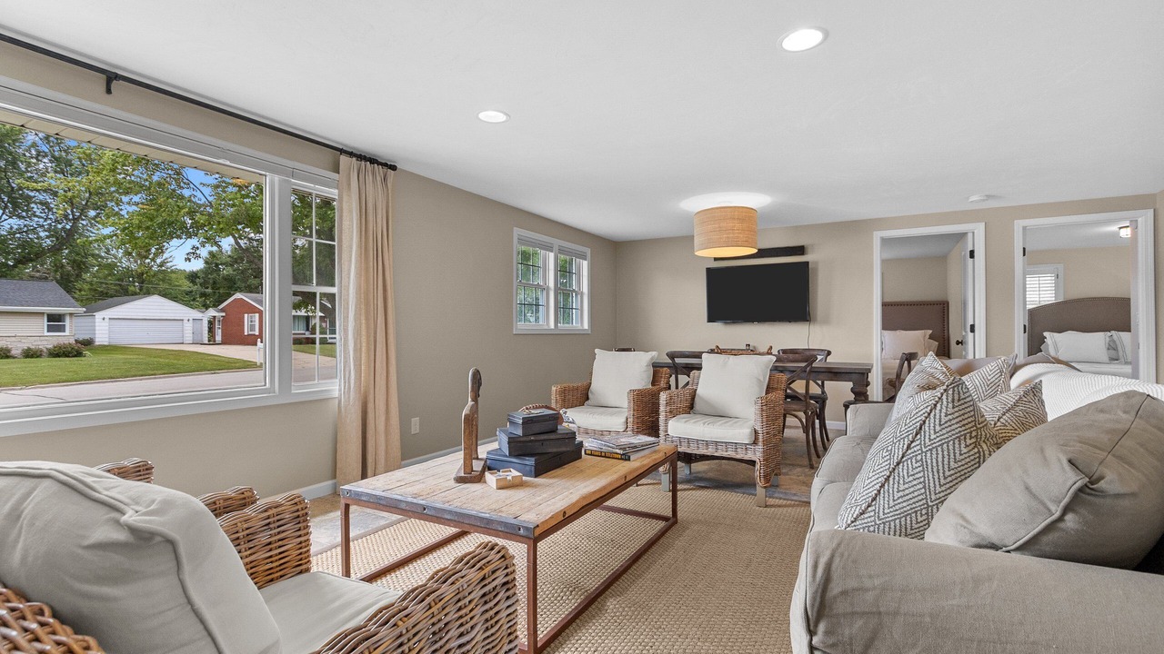 Photo of Livingroom in Ashwaubenon
