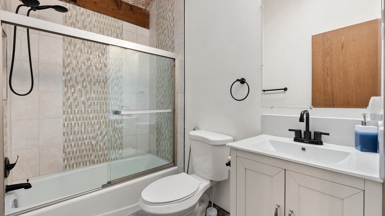Photo of Bathroom in Kabletown