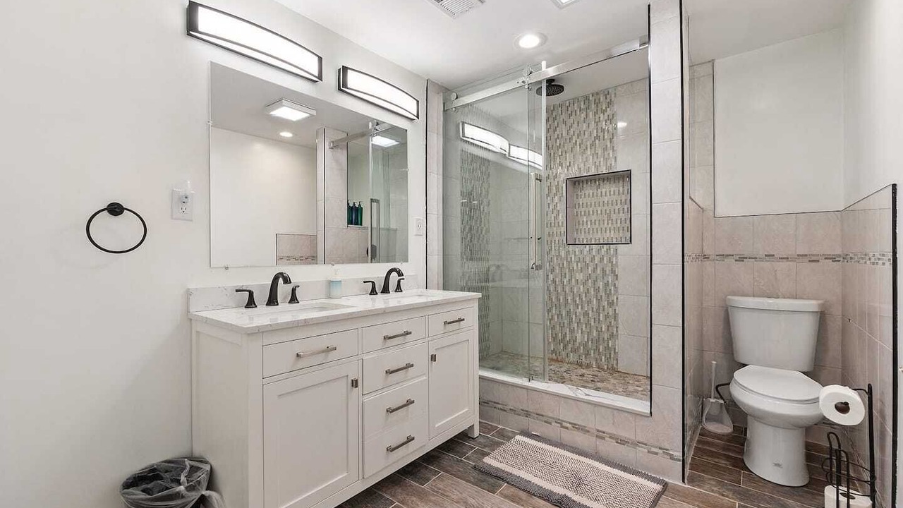 Photo of Bathroom in Kabletown