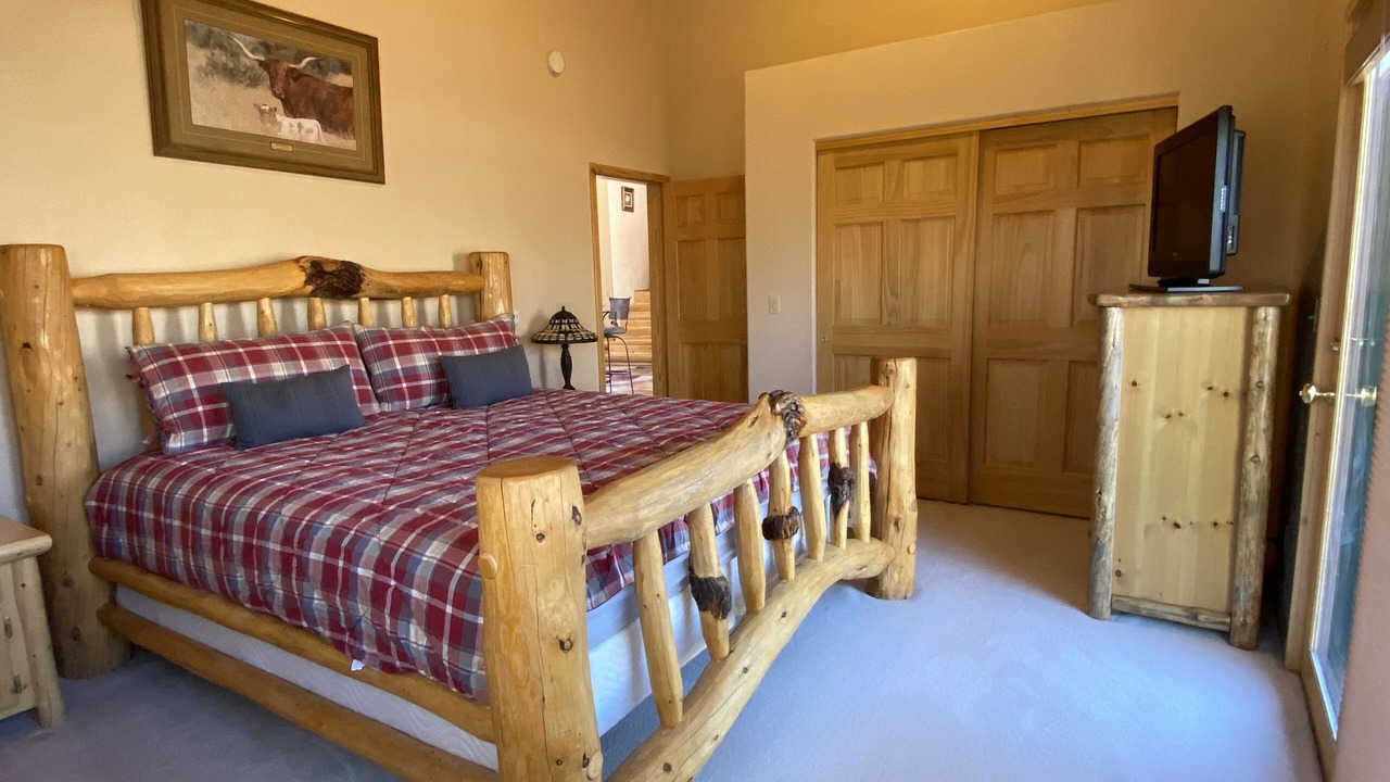 Photo of Bedroom in South Fork