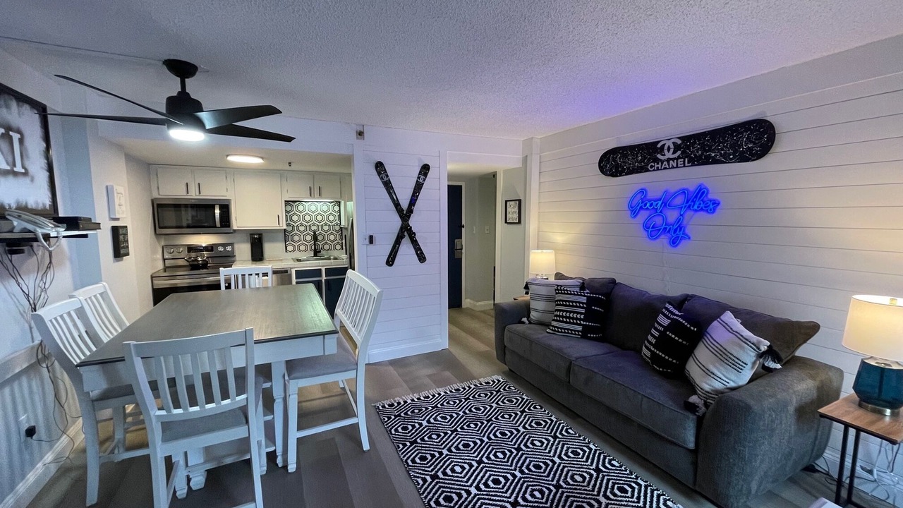 Photo of Livingroom in Snowshoe