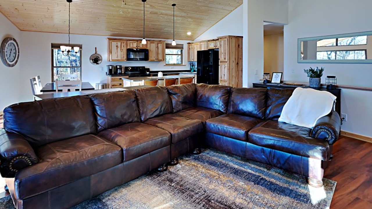 Photo of Livingroom in Chief Lake