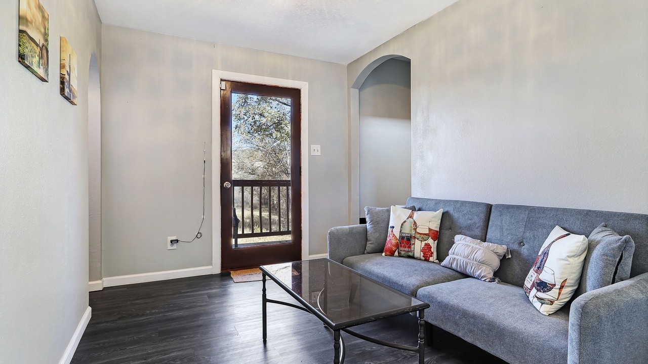 Photo of Livingroom in Dixon