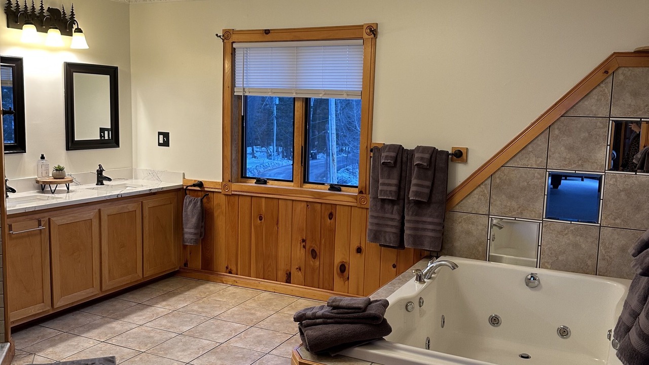 Photo of Bathroom in Ellenburg Depot
