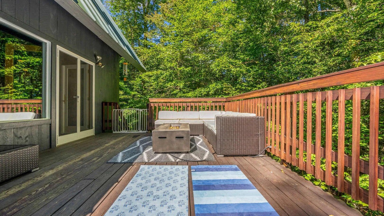 Photo of Patio Balcony in West Hartford