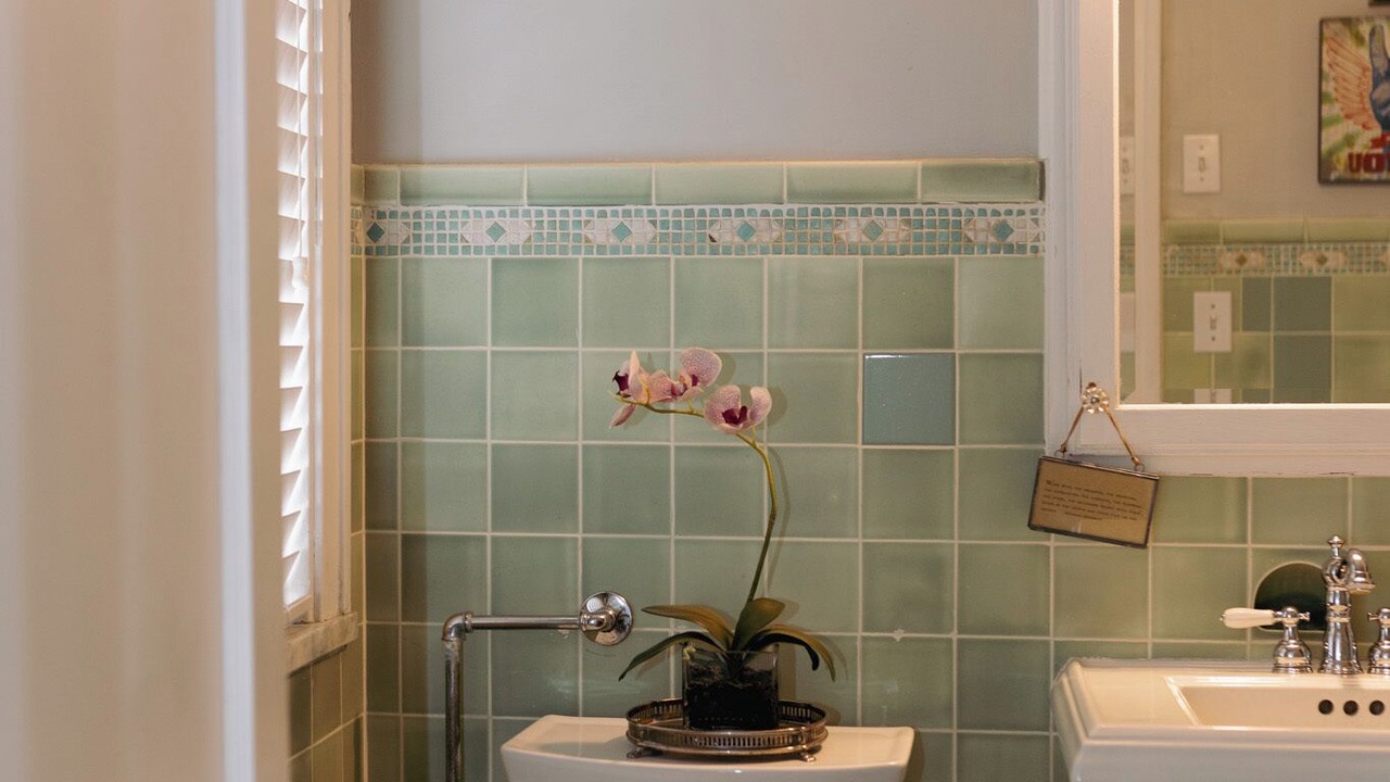 Photo of Bathroom in Macalester - Groveland