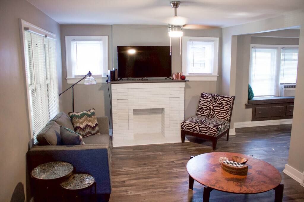 Photo of Livingroom in West Akron