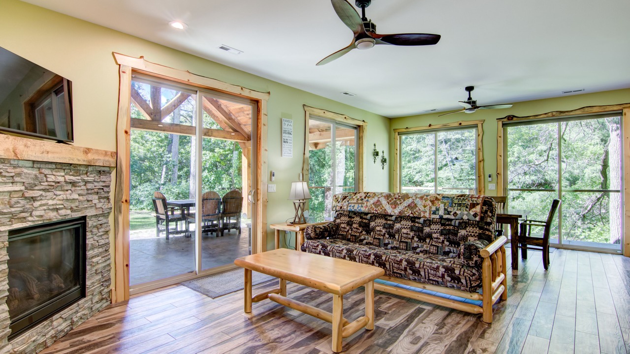 Photo of Livingroom in Tainter Lake