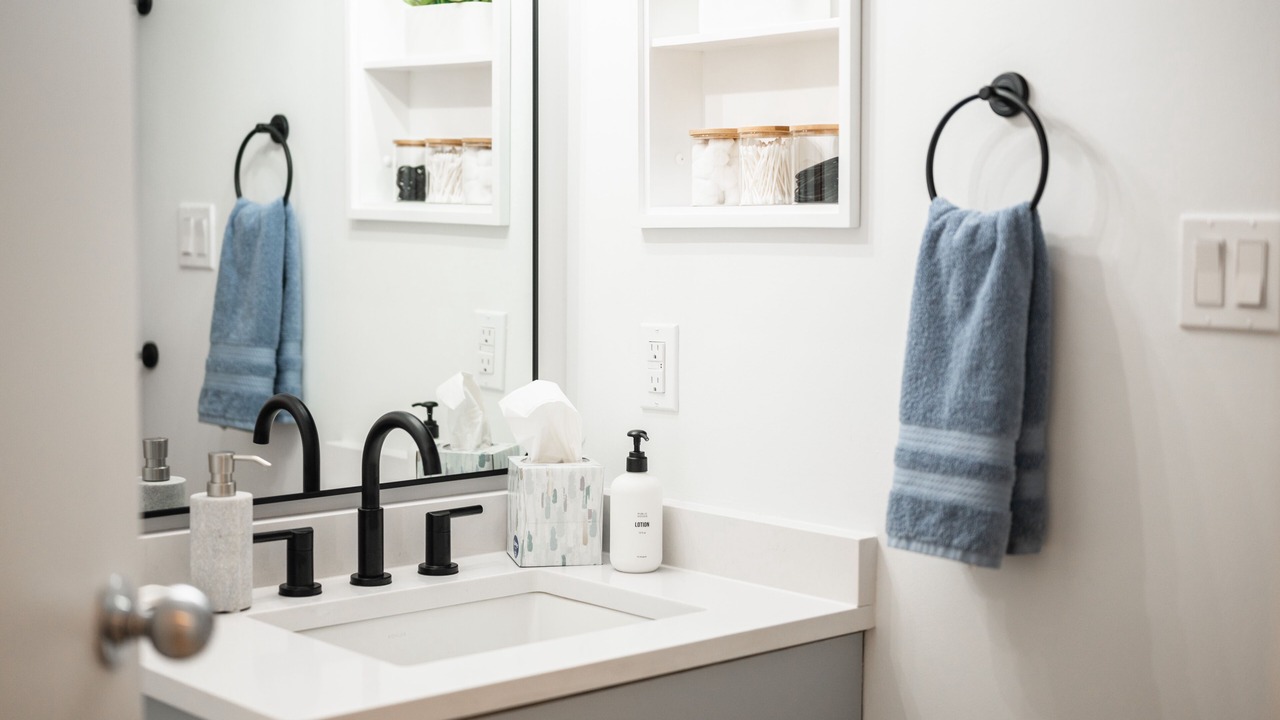 Photo of Bathroom in Maple City