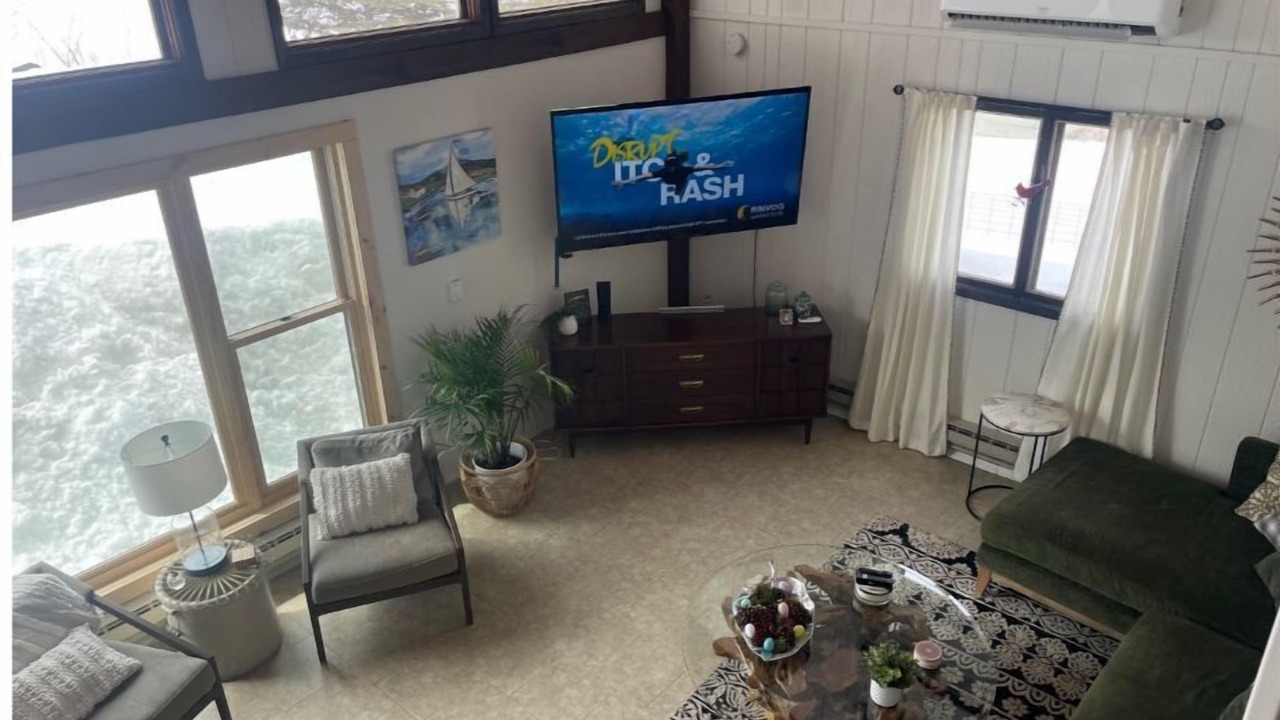 Photo of Livingroom in Shell Lake