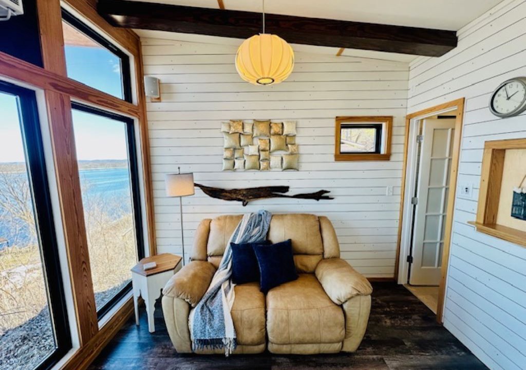 Photo of Livingroom in Lake City