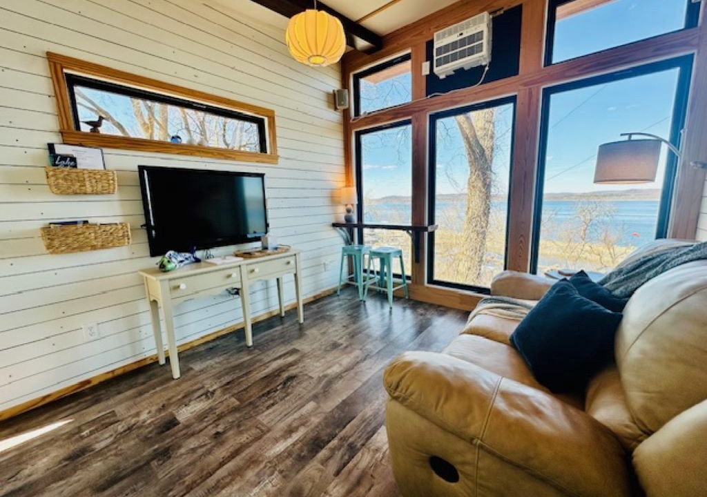 Photo of Livingroom in Lake City