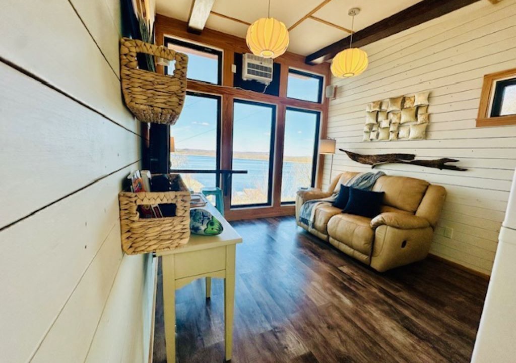 Photo of Livingroom in Lake City