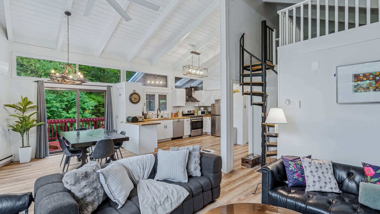 Photo of Livingroom in West Hartford