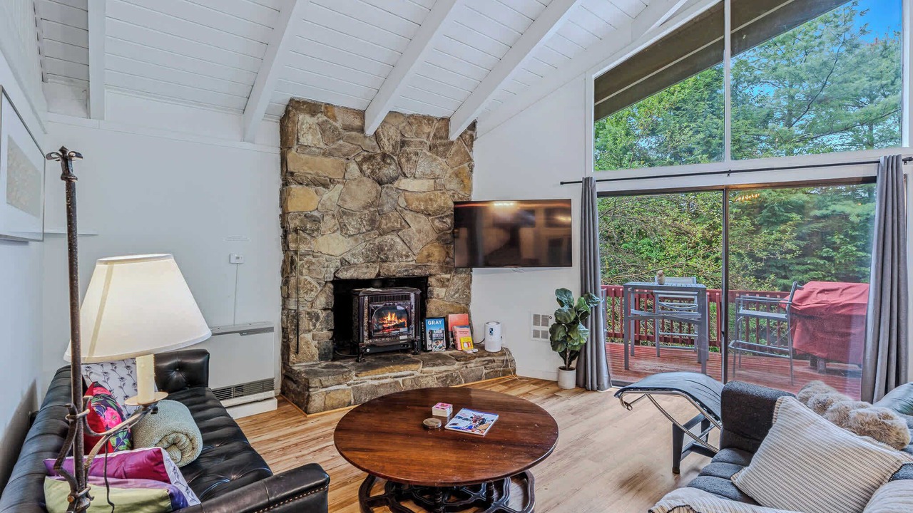 Photo of Livingroom in West Hartford