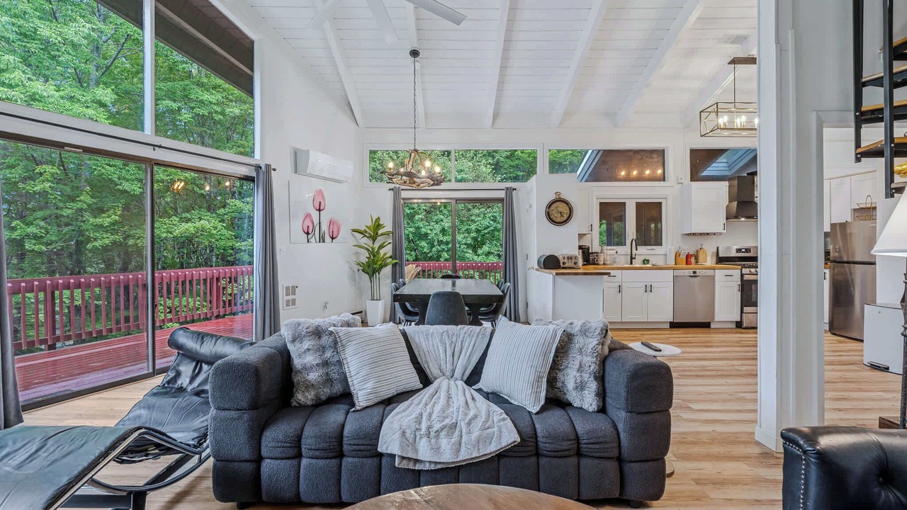 Photo of Livingroom in West Hartford