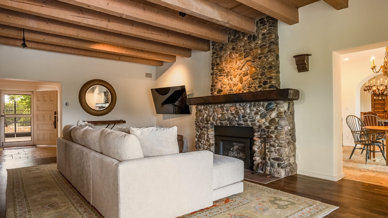 Photo of Livingroom in Northeast Santa Fe