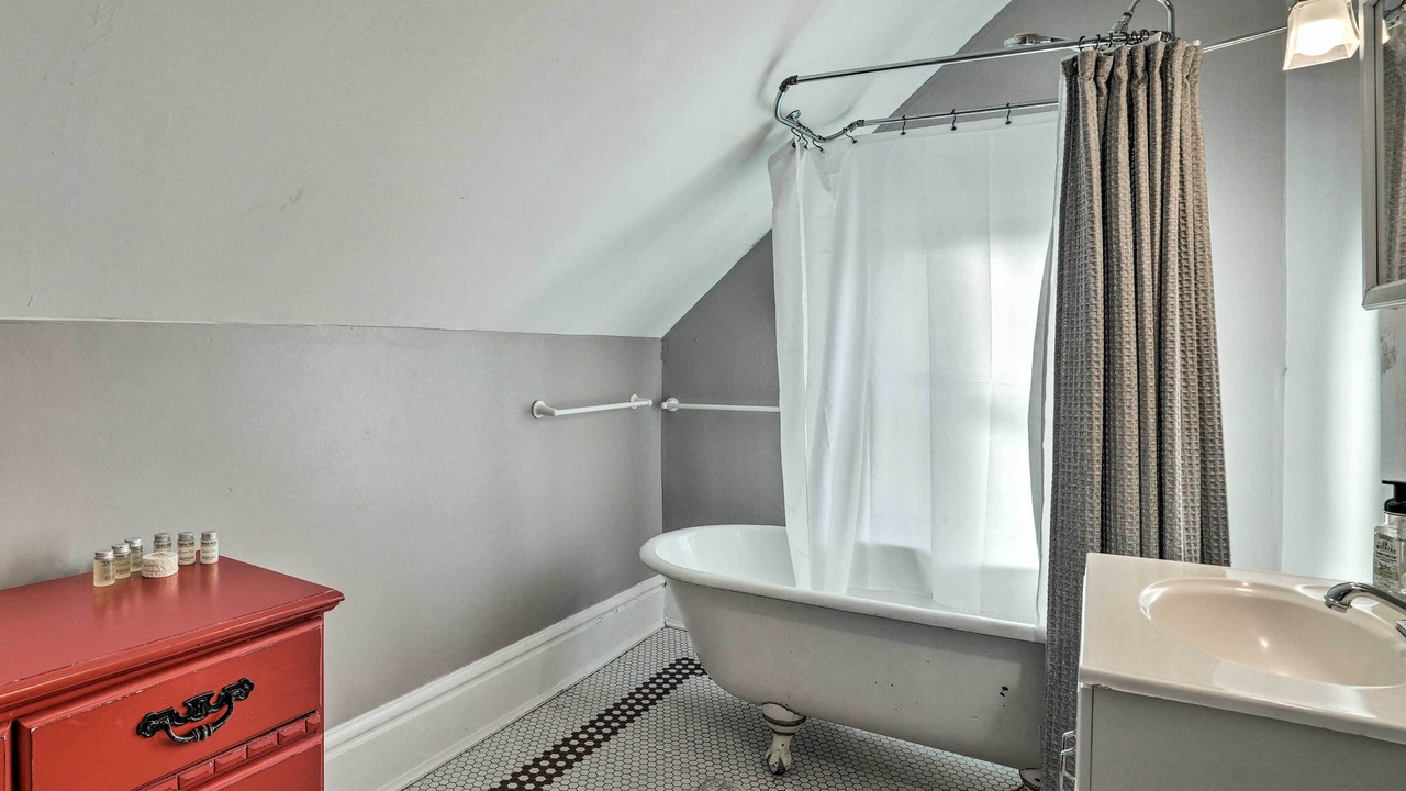 Photo of Bathroom in Summit - University