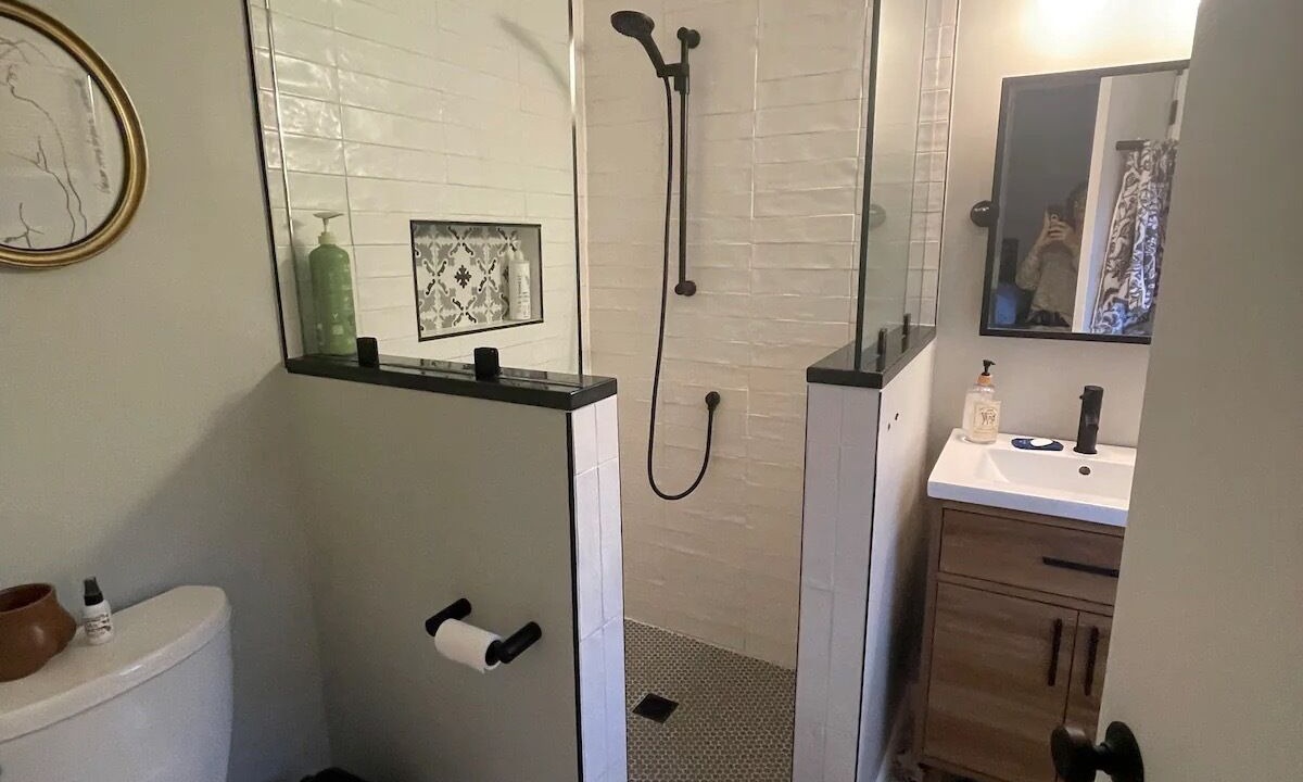 Photo of Bathroom in Lakeside
