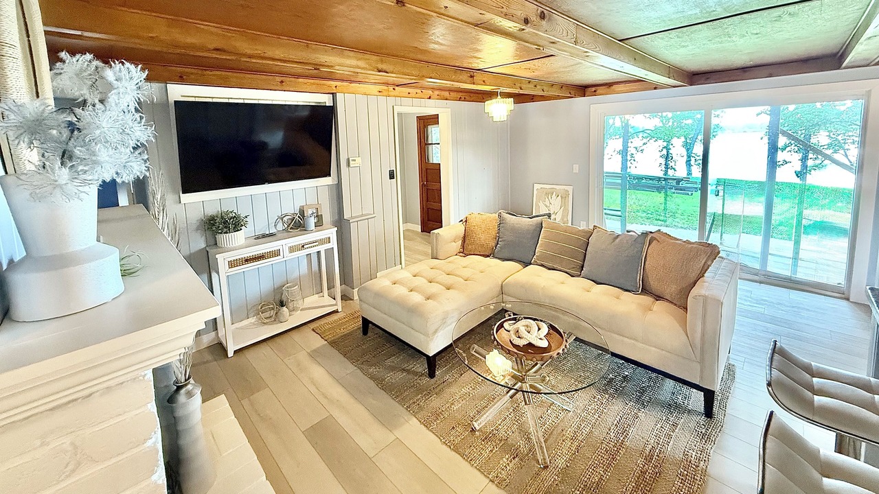 Photo of Livingroom in Detroit Lakes